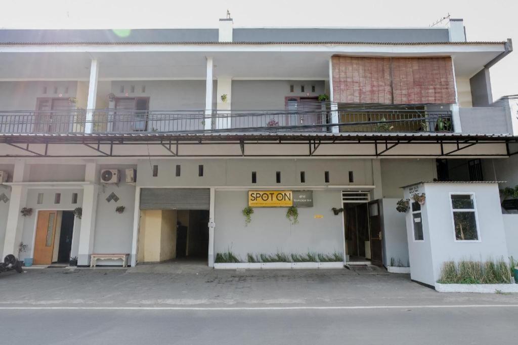 Sawojajar Inn マラン エクステリア 写真